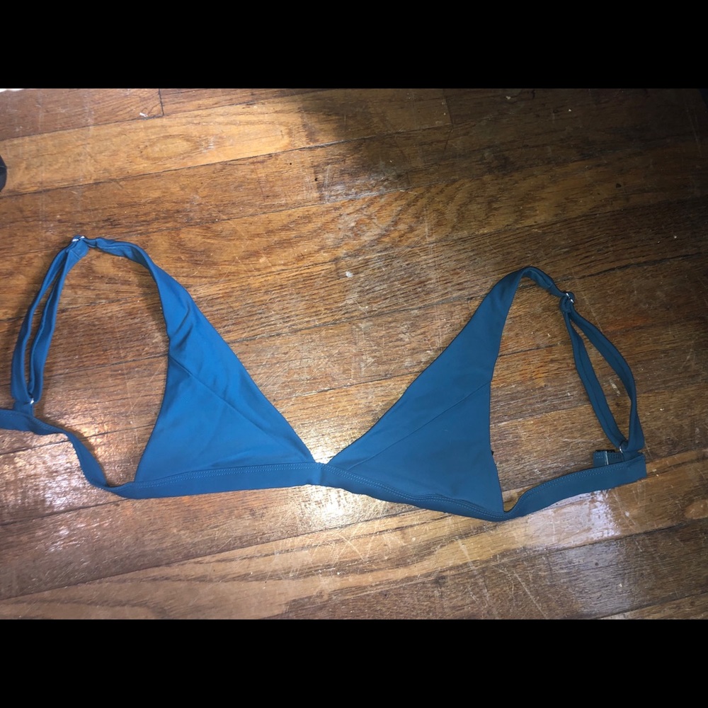Blackbough Medium Top in Soda Blue
